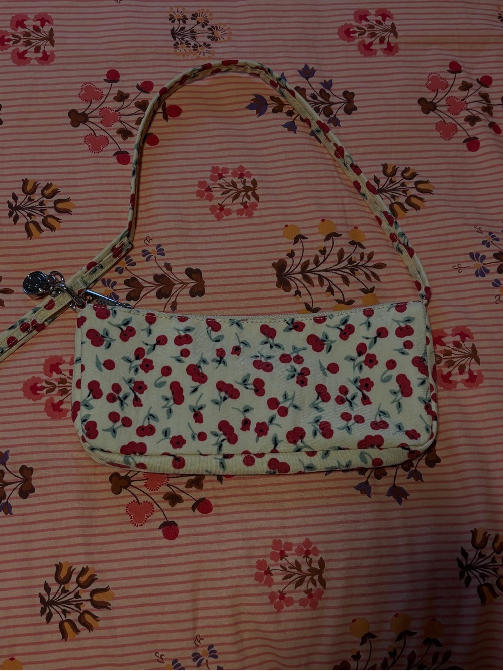 Baggu UO Exclusive Cherry Print Pochette